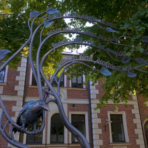 Liepājas himnas skulptūra - Vārna Liepājas himnas skulptūra - Vārna