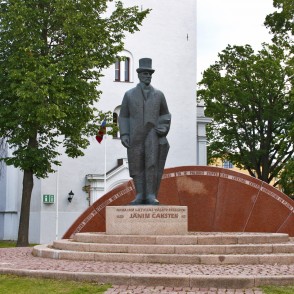 Piemineklis LR pirmajam prezidentam Jānim Čakstem Piemineklis LR pirmajam prezidentam Jānim Čakstem