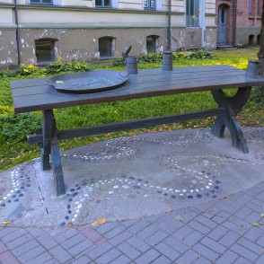 Liepājas himnas skulptūra - Dzintara latvieši Liepājas himnas skulptūra - Dzintara latvieši