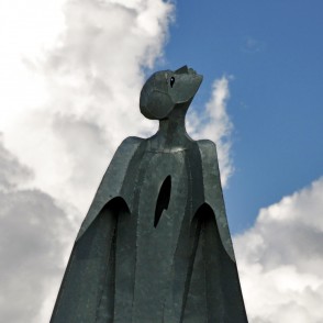 Kārļa Īles skulptūra “Sirdsputns” Kārļa Īles skulptūra “Sirdsputns”