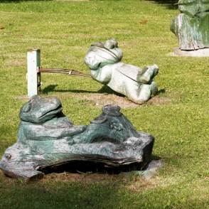 Koka skulptūras Jaunmoku pils parkā Koka skulptūras Jaunmoku pils parkā