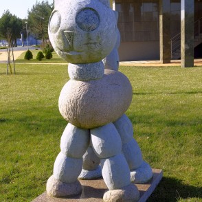 Akmens skulptūra kaķa tēlā skulptūru parkā "Akmens laikmets" Akmens skulptūra kaķa tēlā skulptūru parkā "Akmens laikmets"