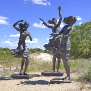 Sculpture Fisherman Daughters in Sventoji sand dunes Sculpture Fisherman Daughters in Sventoji sand dunes