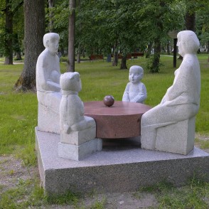 Skulptūra Vakariņas četratā (Vakarienė keturiems) Skulptūra Vakariņas četratā (Vakarienė keturiems)