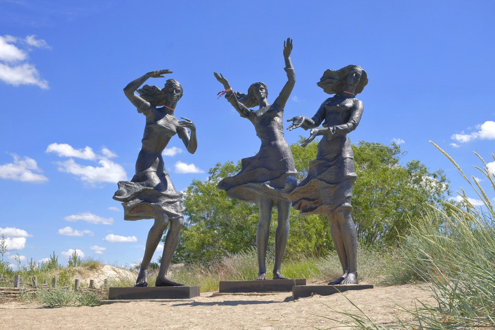 Sculpture "Fisherman's Daughters"